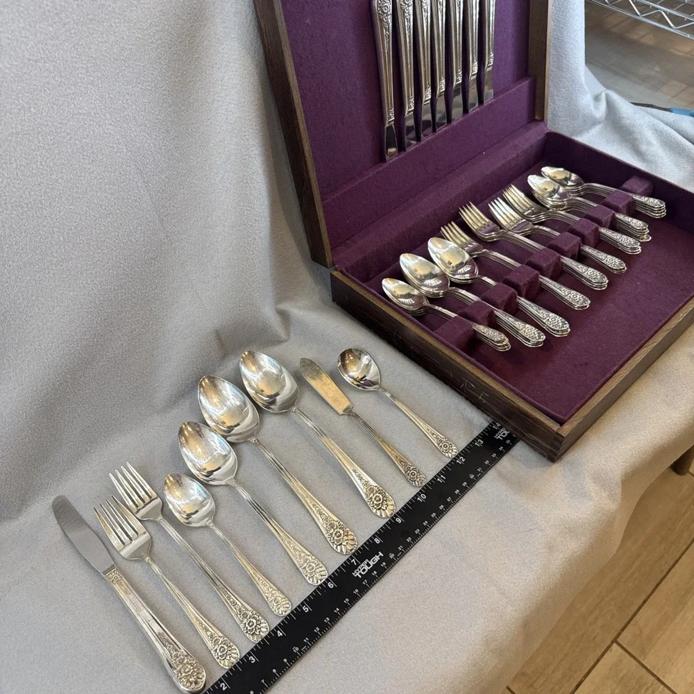 Vintage 1950's WM Rogers Mfg Co JUBILEE Silverplated Flatware 52-piece Set Boxed